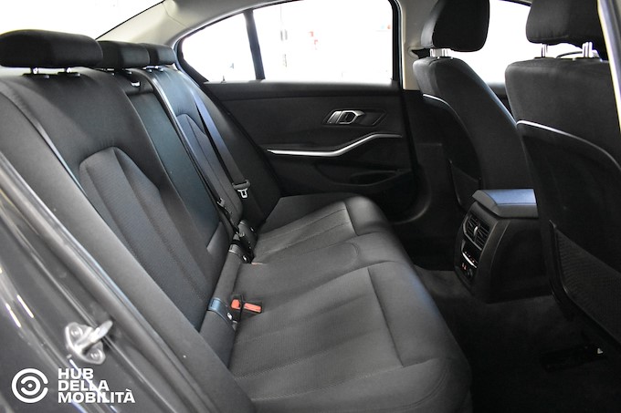 BMW 320d xDrive Business Advantage